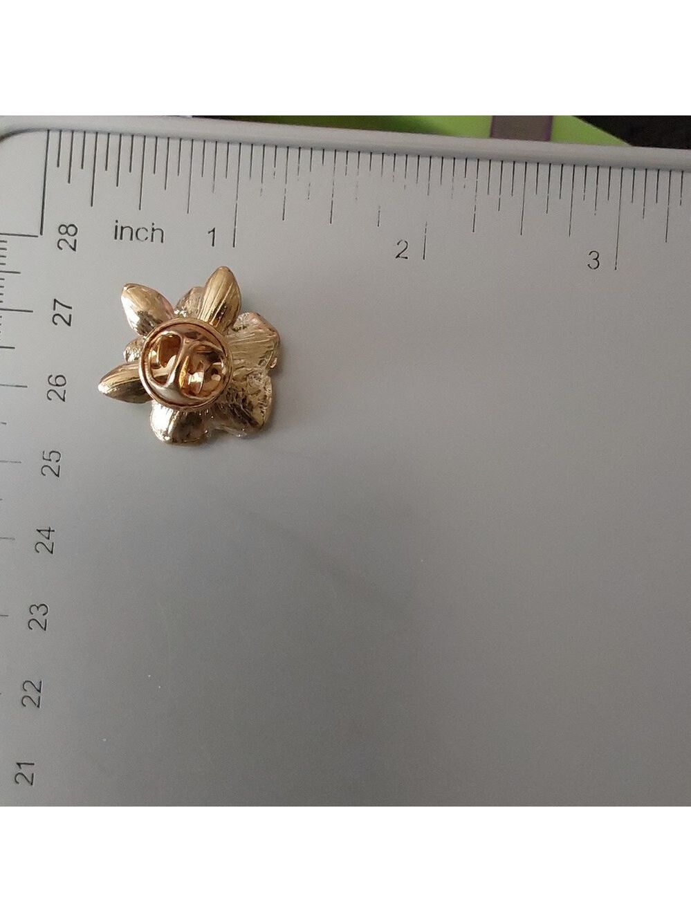 GARDENIA Brooch - White and Gold - Picture 3 of 3
